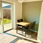 Modern Spacious Family Retreat Garden Vila Odense
