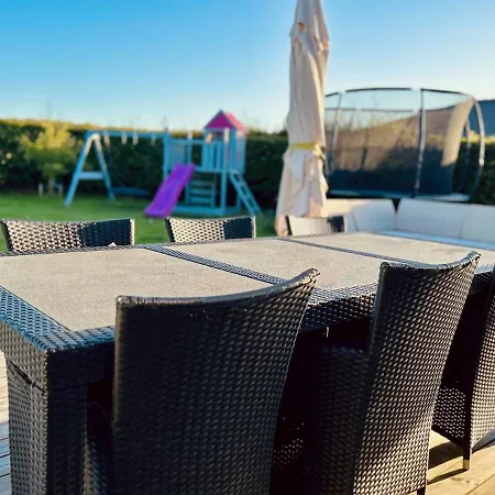 Modern Spacious Family Retreat Garden Οντένσε