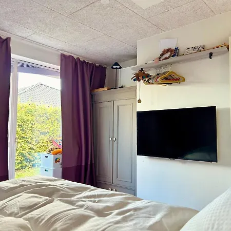 Modern Spacious Family Retreat Garden Villa *