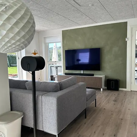 Vila Modern Spacious Family Retreat Garden