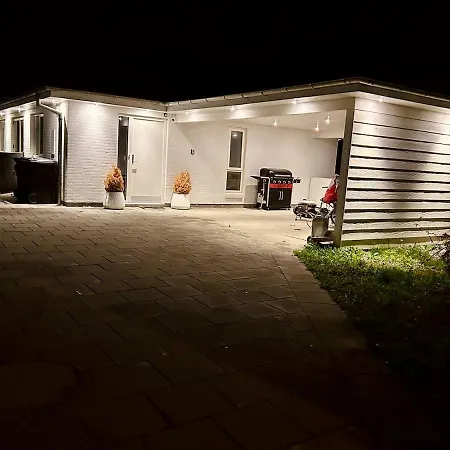 Modern Spacious Family Retreat Garden Villa *