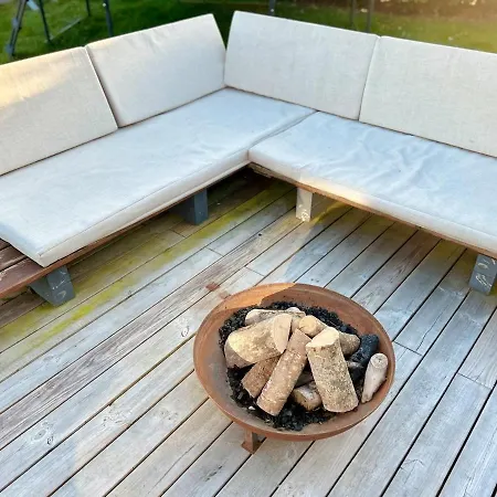 Modern Spacious Family Retreat Garden