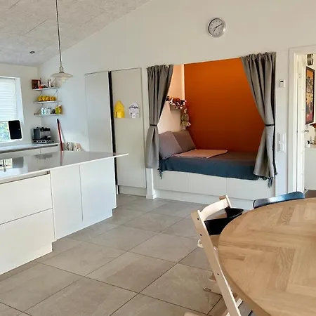 Modern Spacious Family Retreat Garden