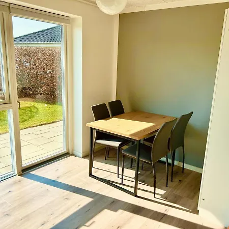 Modern Spacious Family Retreat Garden Vila Odense