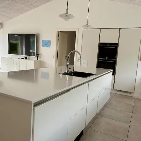 Modern Spacious Family Retreat Garden Οντένσε