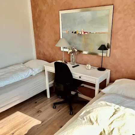 Modern Spacious Family Retreat Garden *