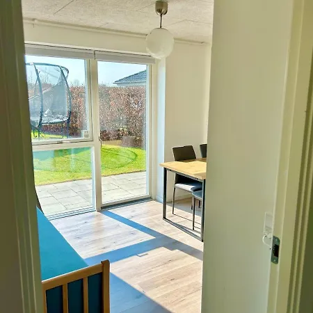 Modern Spacious Family Retreat Garden