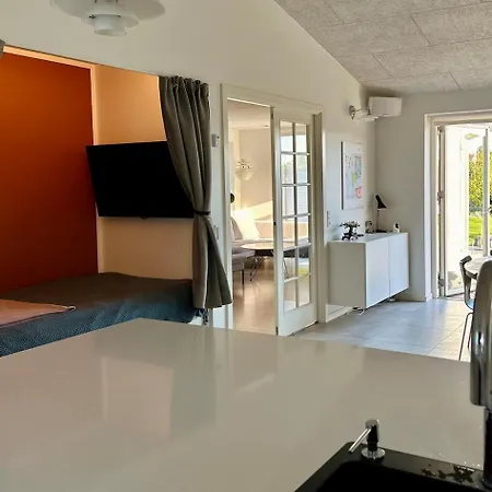 Modern Spacious Family Retreat Garden Villa