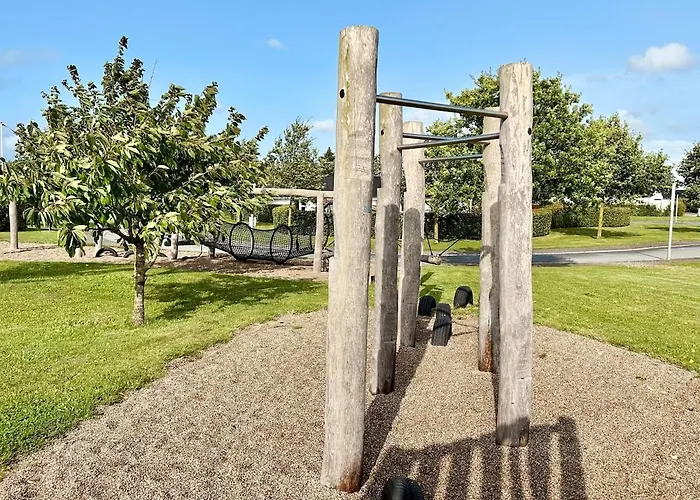 Modern Spacious Family Retreat Garden Villa *