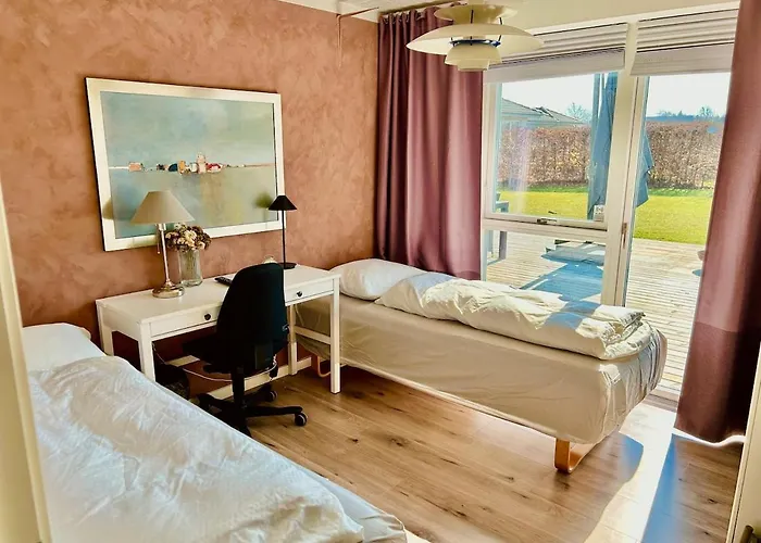 Modern Spacious Family Retreat Garden