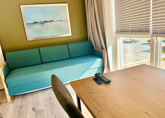 Modern Spacious Family Retreat Garden Villa