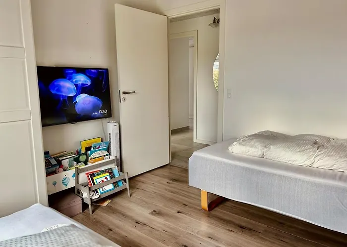 Modern Spacious Family Retreat Garden Villa