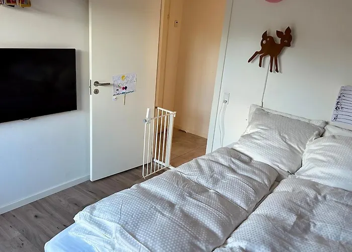 Modern Spacious Family Retreat Garden Villa *