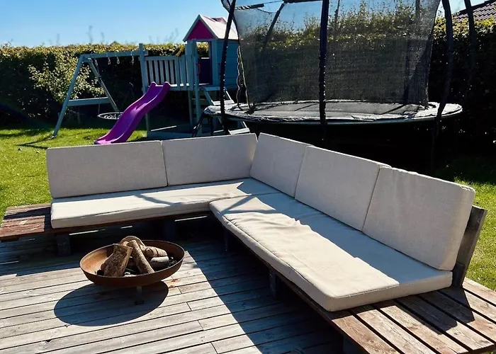 Modern Spacious Family Retreat Garden *