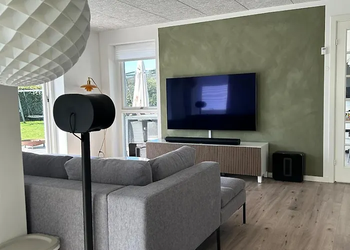 Villa Modern Spacious Family Retreat Garden