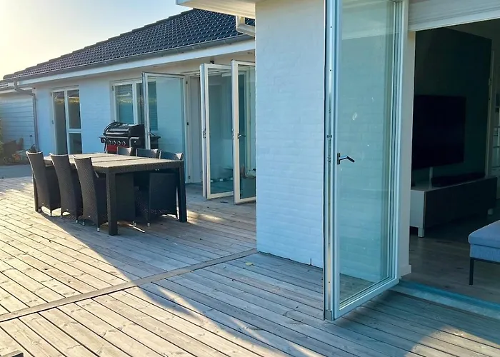 Modern Spacious Family Retreat Garden * Odense