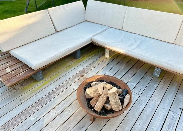 Modern Spacious Family Retreat Garden