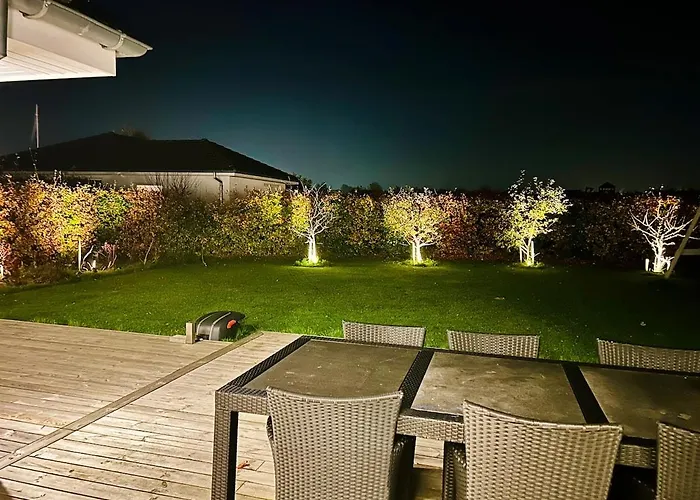 Modern Spacious Family Retreat Garden Villa