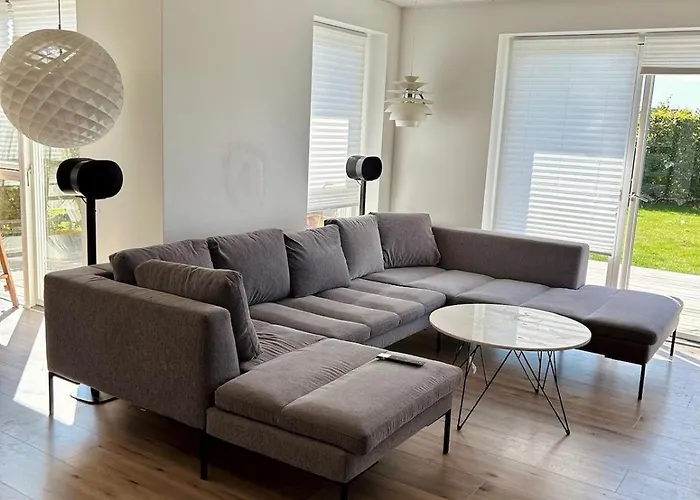 Modern Spacious Family Retreat Garden