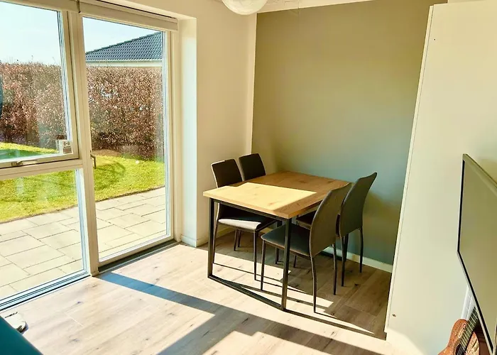 Modern Spacious Family Retreat Garden Villa Odense