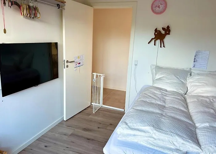 Modern Spacious Family Retreat Garden *