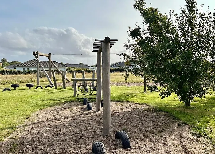 Modern Spacious Family Retreat Garden