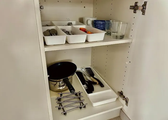 Modern Spacious Family Retreat Garden Villa *