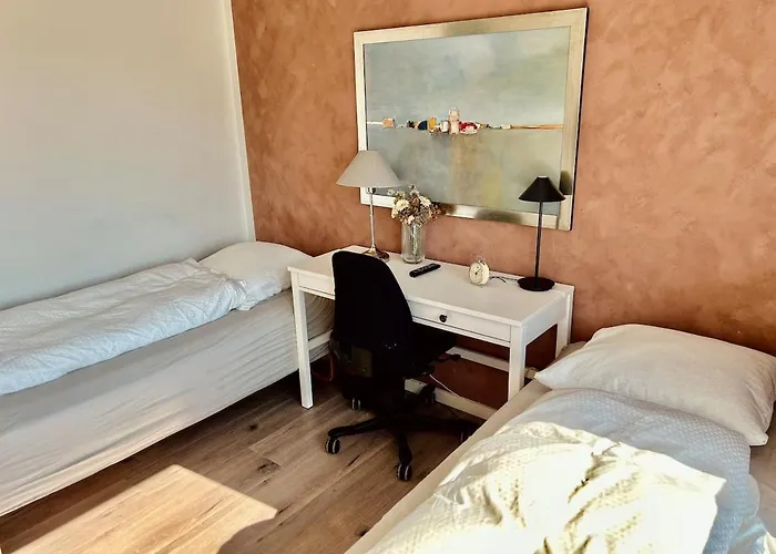 Modern Spacious Family Retreat Garden *