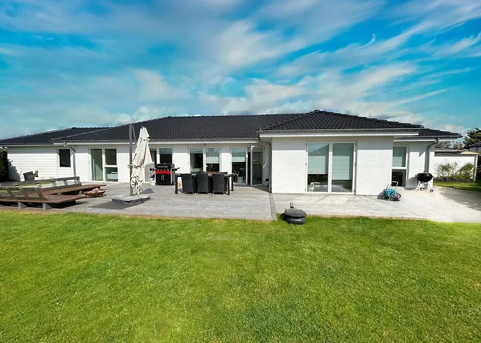 Villa Modern Spacious Family Retreat Garden